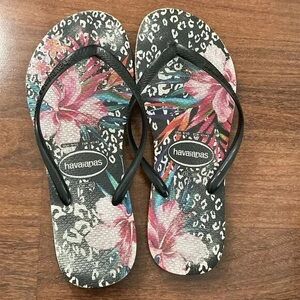 Havaianas Floral Flip Flops Sz 9/10